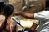 मथुरा में महिला से चेन...- India TV Hindi