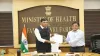 Health Minister Mansukh Mandaviya visits dispensary disguised as patient to check the health facilit- India TV Hindi