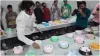 A man cuts 550 cakes - India TV Hindi