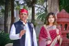 डिंपल यादव अपने पति अखिलेश यादव के साथ- India TV Hindi