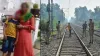 महिला को चलती ट्रेन से...- India TV Hindi