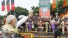डिंडीगुल दौरे के दौरान समर्थकों का अभिवादन करते प्रधानमंत्री नरेंद्र मोदी- India TV Hindi