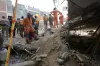 पाकिस्तान के पेशावर में हुए आतंकी हमले के बाद राहत कार्य में जुटे बचाव दल- India TV Hindi