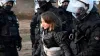 ग्रेटा थनबर्ग को हिरासत में ले जाती पुलिस - India TV Hindi