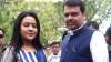 पत्नी अमृता फडणवीस के साथ महाराष्ट्र के उपमुख्यमंत्री देवेंद्र फडणवीस - India TV Hindi