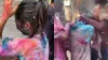 जापानी लड़की को जबरन रंग लगाते हुए लड़के। - India TV Hindi
