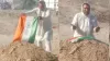 कांग्रेस के राजकुमार उर्फ रज्जू भैया ने अतीक की कब्र पर लगाया तिरंगा- India TV Hindi