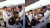 इंजीनियर यात्री को पिटते हुए TTE।- India TV Hindi
