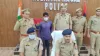 पुलिस गिरफ्त में आरोपी।- India TV Hindi
