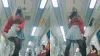 मेट्रो में डांस करते हुए लड़की।- India TV Hindi