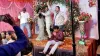 शादी में शख्स नाचते हुए बैठ गया जिसके बाद फिर वह कभी नहीं उठा।- India TV Hindi