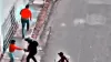 चोरों को देखकर भागता हुआ लड़की का बॉयफ्रेंड।- India TV Hindi