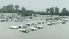 पानी में डूबी हजारों कारें।- India TV Hindi