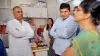 कर्नाटक के स्वास्थ्य मंत्री ने मोहल्ला क्लिनिक का किया दौरा  - India TV Hindi