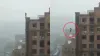 ऊंची बिल्डिंग से कूदता हुआ शख्स।- India TV Hindi