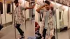 मेट्रो में लड़के ने चुन्नी ओढ़कर किया पोल और बेली डांस- India TV Hindi