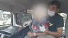 पिता की गोद में तड़पता हुआ बच्चा।- India TV Hindi