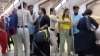 मेट्रो में लड़ाई करती हुई महिलाएं।- India TV Hindi