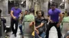 मुंबई लोकल में सलमान खान के अंदाज में किया डांस- India TV Hindi