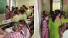 टीचर के रिटायरमेंट पर रो पड़े बच्चे- India TV Hindi