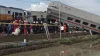 इंडोनेशिया में दो ट्रेनों की भिड़ंत के बाद मौके पर जुटी भीड़। - India TV Hindi