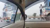 ट्रक के बाहर लटके शख्स का वीडियो वायरल- India TV Hindi