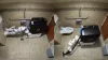 बाथरूम साफ करता हुआ रोबोट- India TV Hindi