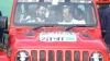 राहुल गांधी को कार में बैठाकर ड्राइव करते तेजस्वी यादव- India TV Hindi
