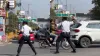 डांस करके ट्रैफिक मैनेज करता हुआ पुलिसवाला- India TV Hindi
