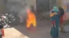शख्स ने पुलिस अधीक्षक कार्यालय के सामने लगाई आग   - India TV Hindi