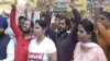 प्रदर्शन करते हुए आम आदमी पार्टी के कार्यकर्ता- India TV Hindi