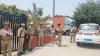पार्किंग व्यवस्था का निरीक्षण करते पुलिस अधिकारी- India TV Hindi