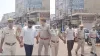 बदमाशों को रोड पर घुमाती पुलिस- India TV Hindi