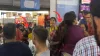 लड़की को चोरी करते हुए मॉल के स्टाफ ने पकड़ लिया- India TV Hindi