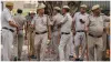 Noida police big action against those who drink alcohol in public place 497 people arrested- India TV Hindi