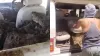 गाड़ी के अंदर मिट्टी फेंकते हुए मजदूर- India TV Hindi