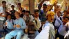 पाकिस्तान की गलियों में घूमता हुआ Youtuber- India TV Hindi