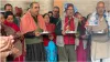 Kashmiri Pandits arrived in large numbers in Kashmir Valley offered prayers at Durganath Temple- India TV Hindi