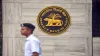 बैंक को तत्काल प्रभाव से 'बैंकिंग' का कारोबार करने से बैन कर दिया गया है।- India TV Paisa