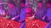 टमाटर खरीदता कपल- India TV Hindi