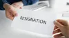 कर्मचारी का रिजाइन। - India TV Hindi