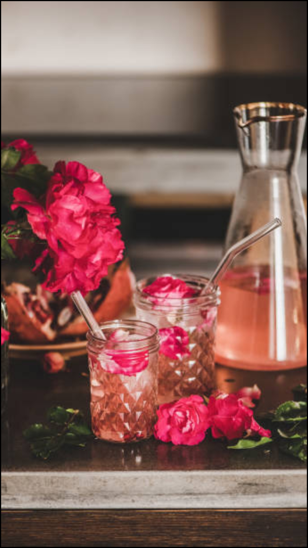 Rose Water: गुलाब की तरह निखरने लगेगा आपका चेहरा, बस रोज़ाना करें गुलाब जल का इस्तेमाल