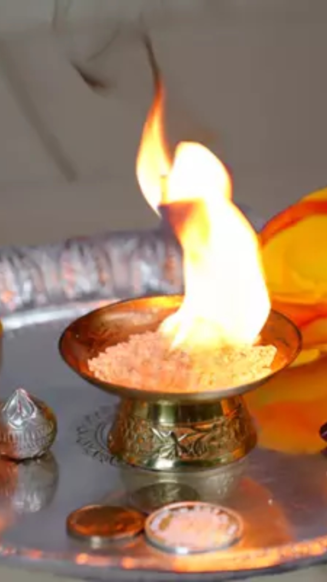 Vastu Tips: घर की इस दिशा में जलाएं कपूर, दुश्मन हो जाएंगे हमेशा के लिए दूर