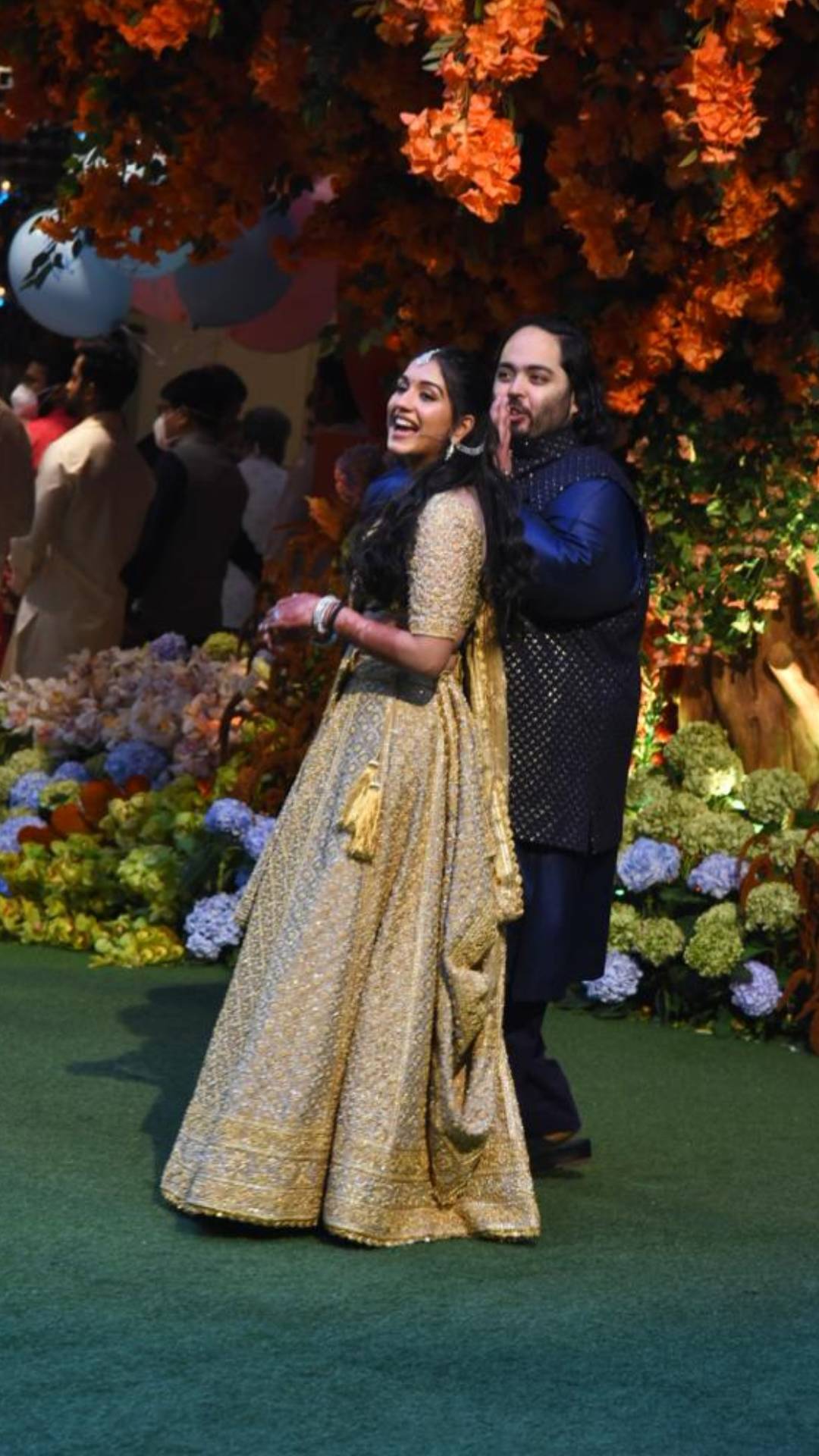 PHOTOS: Anant Ambani और Radhika Merchant की हुई सगाई