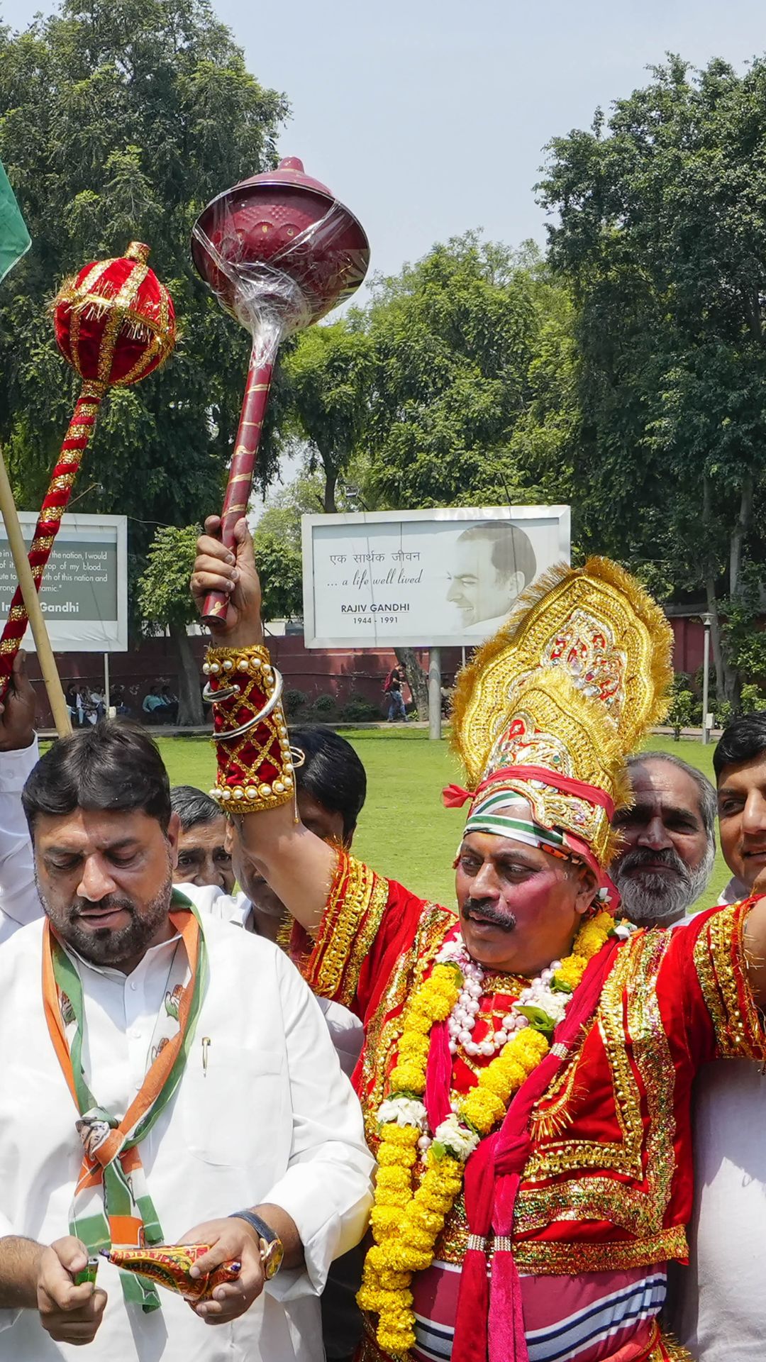 जब कांग्रेस हेडक्वार्टर पहुंचे 'बजरंगबली', कुछ यूं दिखा नजारा 