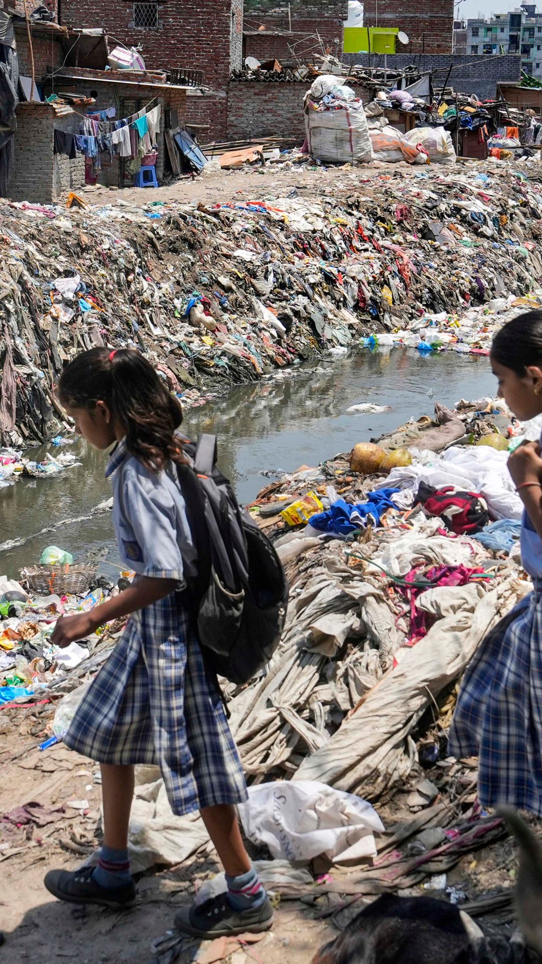 सिसक रही यमुना... बड़े शहरों की 'धमनियों' में फंस रहा प्लास्टिक का कचरा 