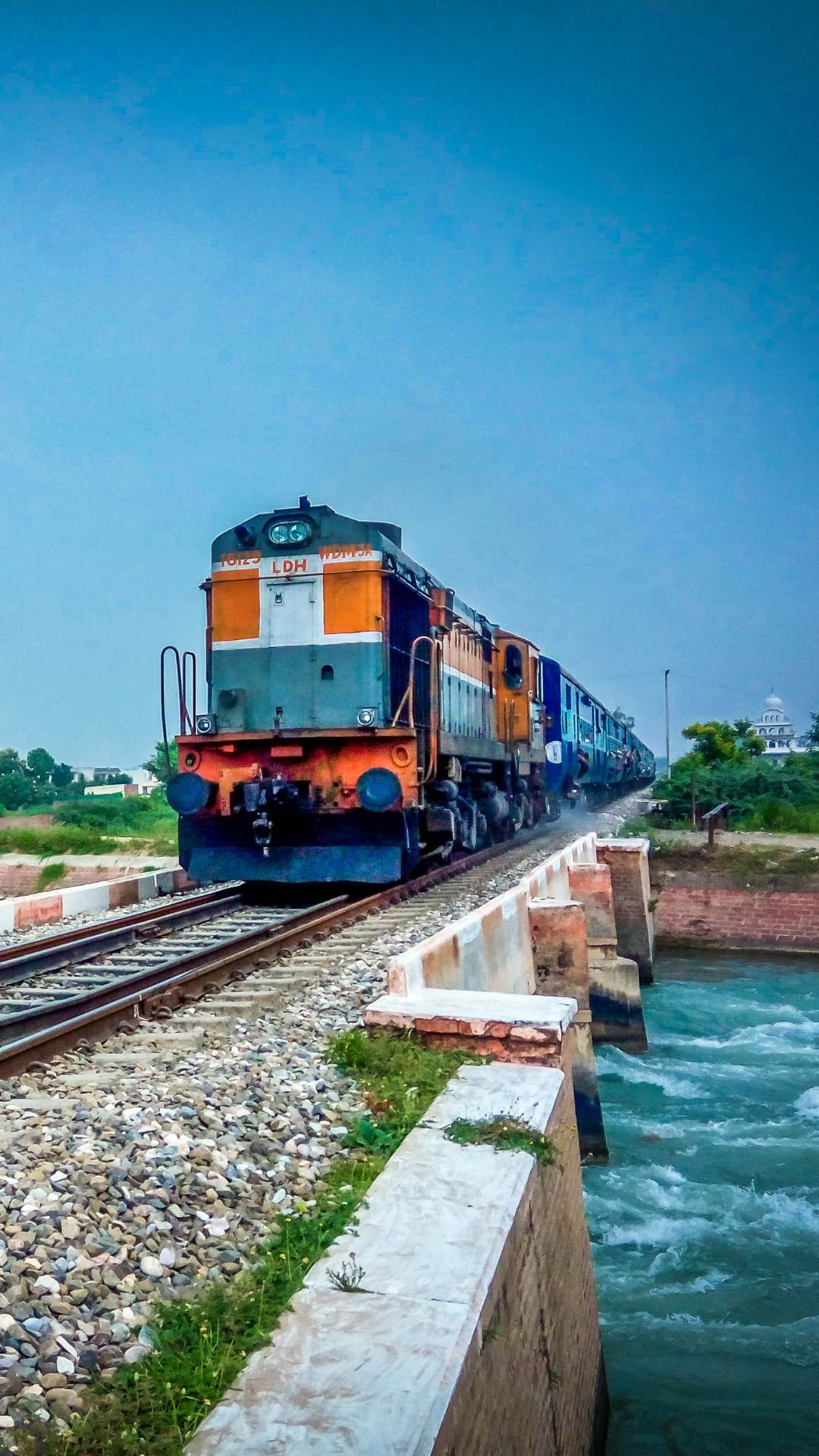 गलती से भी कर लिया Train के इस कोच में सफर, तो हो जाएगी जेल 