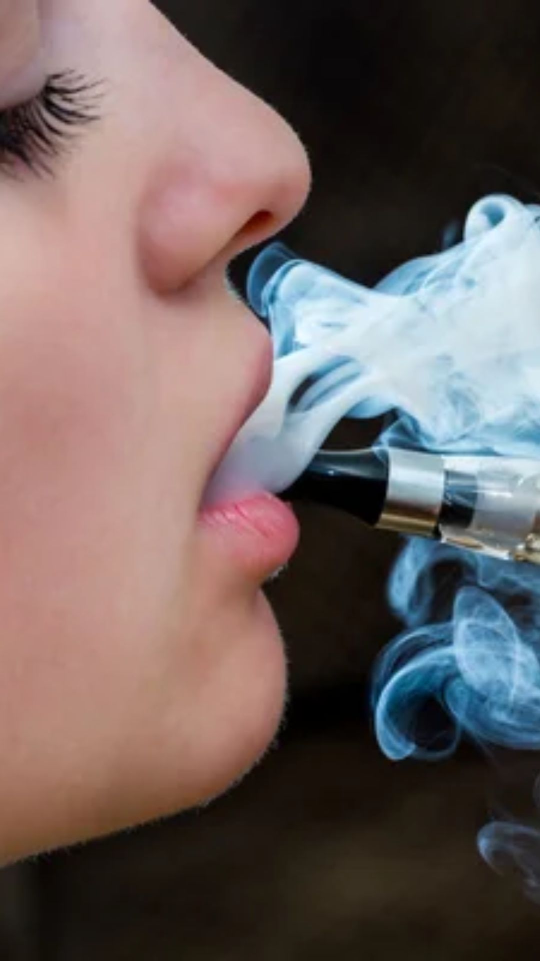 बिना तंबाकू के बने ई-सिगरेट से कितना नुकसान? जानें यह कैसे करता है काम 