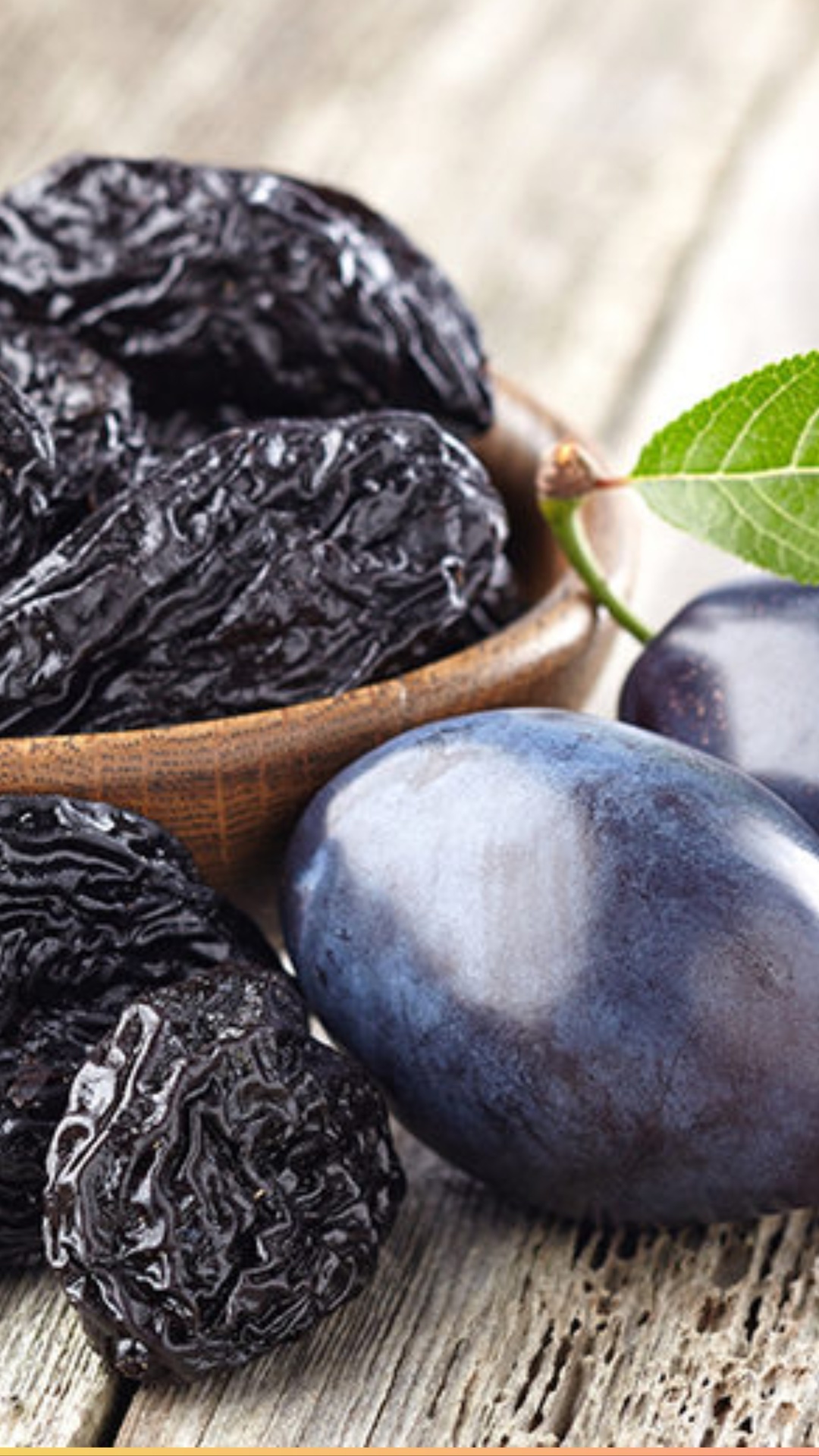 इन 9 कारणों से आपको खाना चाहिए आलूबुखारा (Prunes)