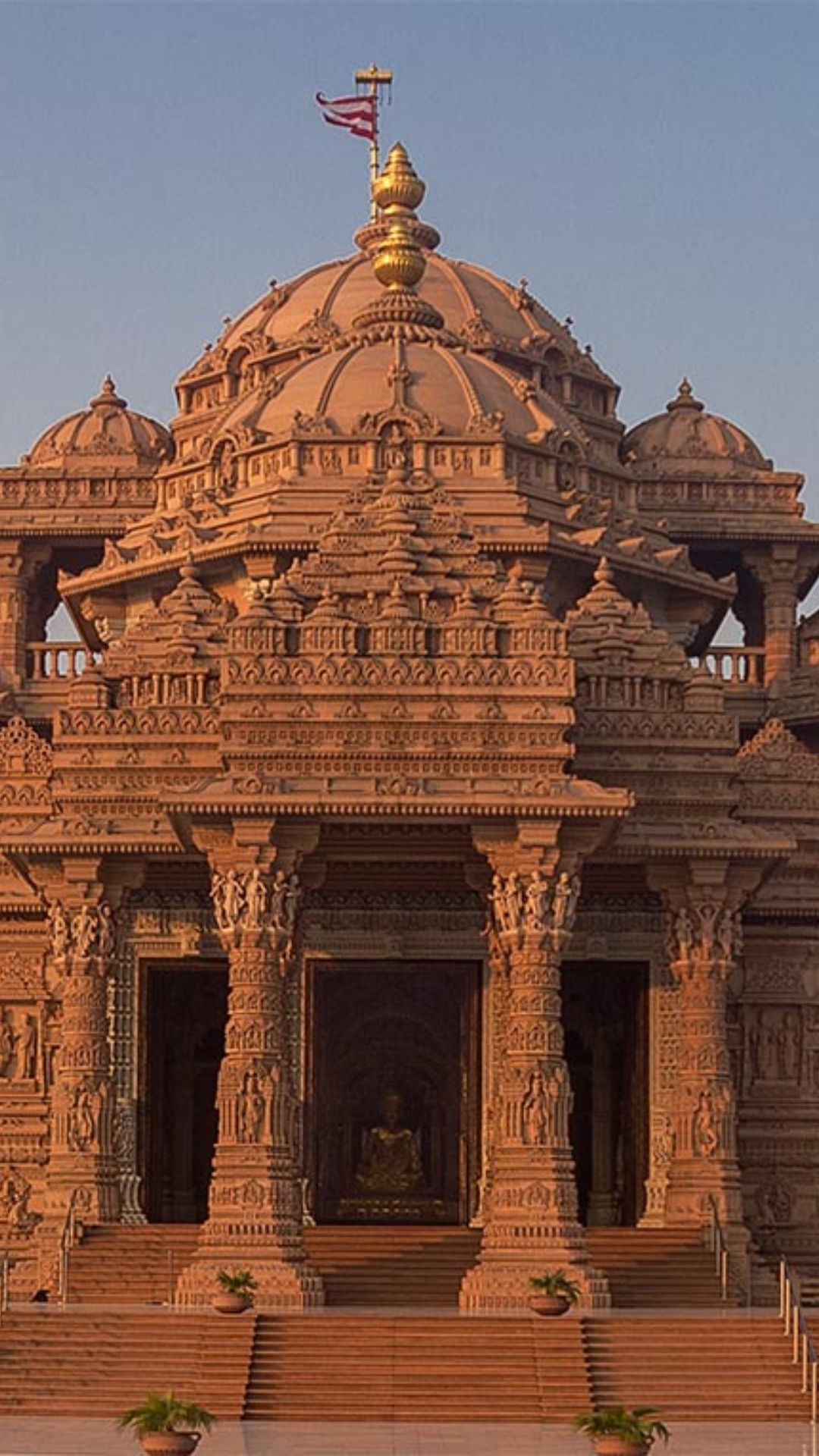 भारत में नहीं बल्कि यहां है दुनिया का सबसे बड़ा मंदिर
